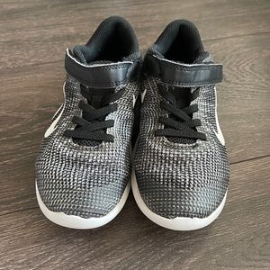 Nike Flex RN 2018 Little Kids' Shoes Black and white Size 13C